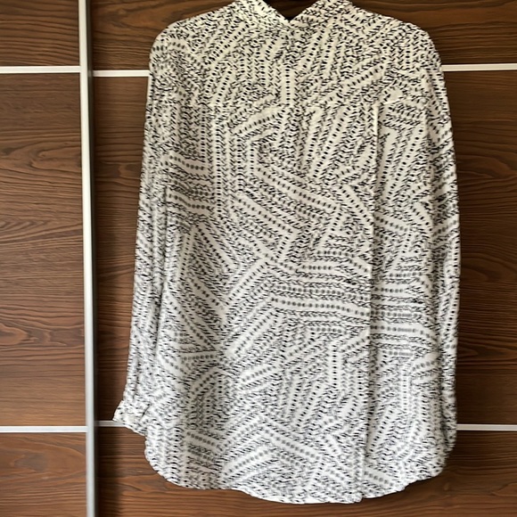 Cabi Split back blouse - Picture 5 of 5